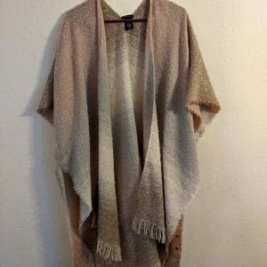 NWOT Francesca's One Size Soft Pastel Poncho